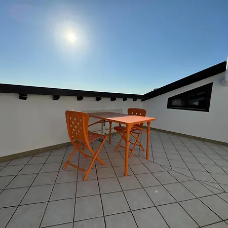 Blue Zone Tiny Penthouse Appartement *